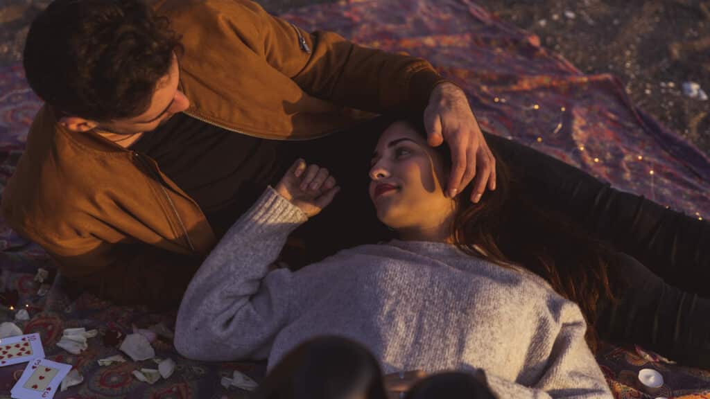 Jeu de cartes en couple